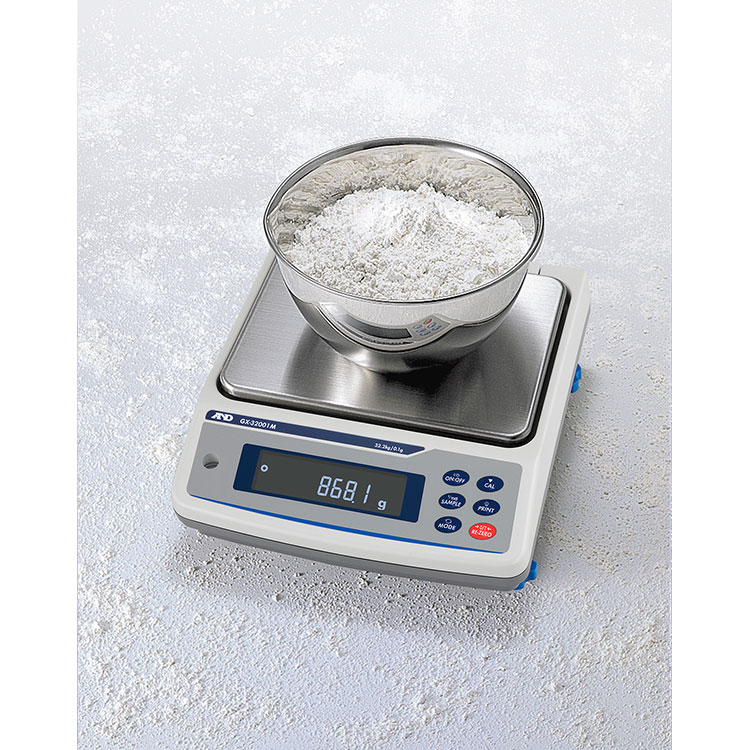 日本AND爱安德带校准的秤 内置砝码 防尘防水天平GX-8202M-K