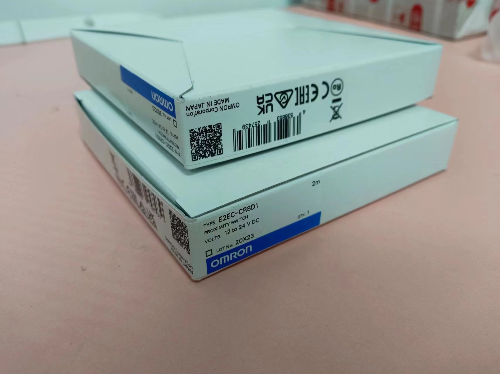 日本OMRON欧姆龙2米电缆放大器接近传感器E2EC-CR8D1用于机械行业