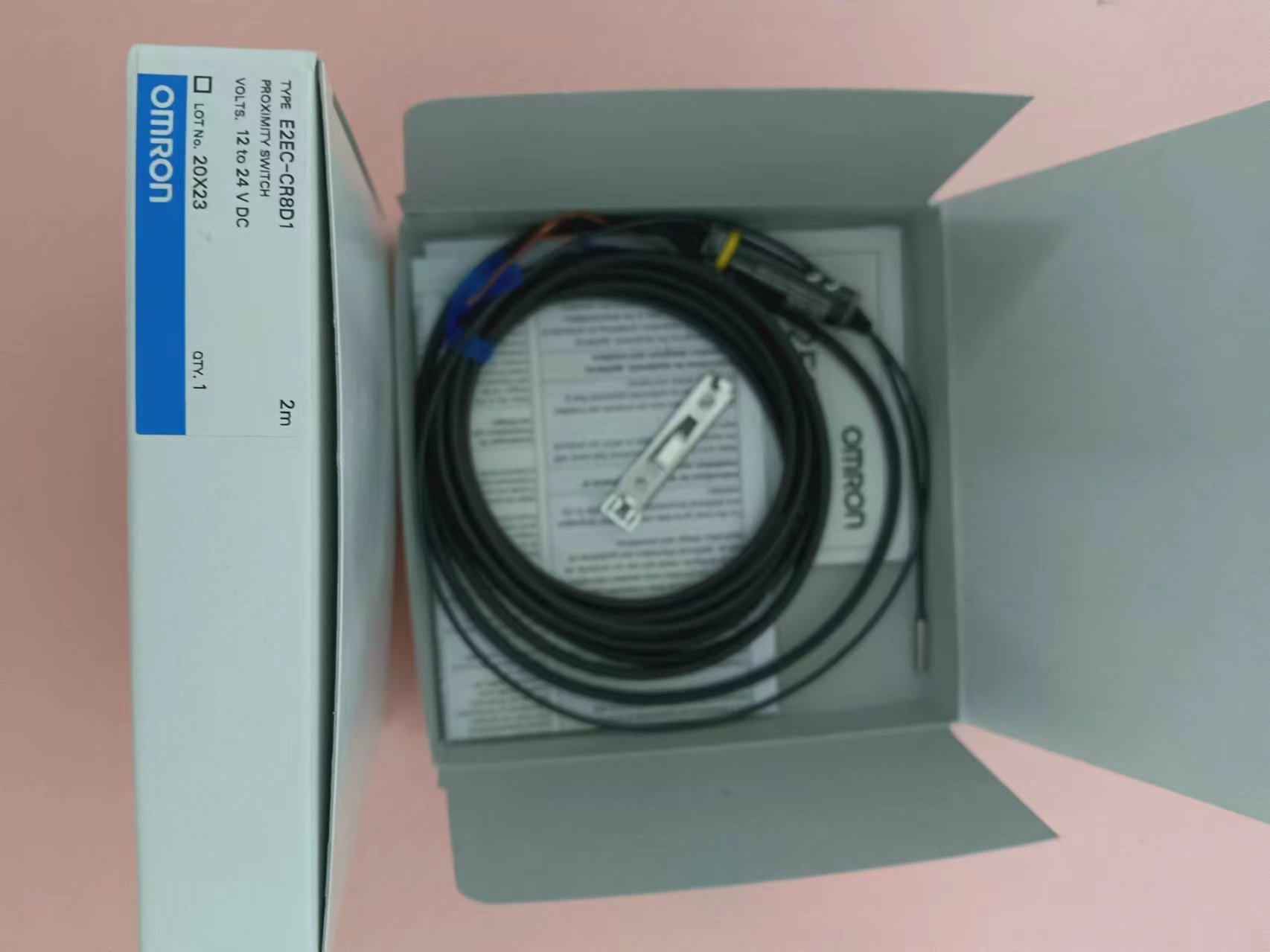 日本OMRON欧姆龙2米电缆放大器接近传感器E2EC-CR8D1用于机械行业