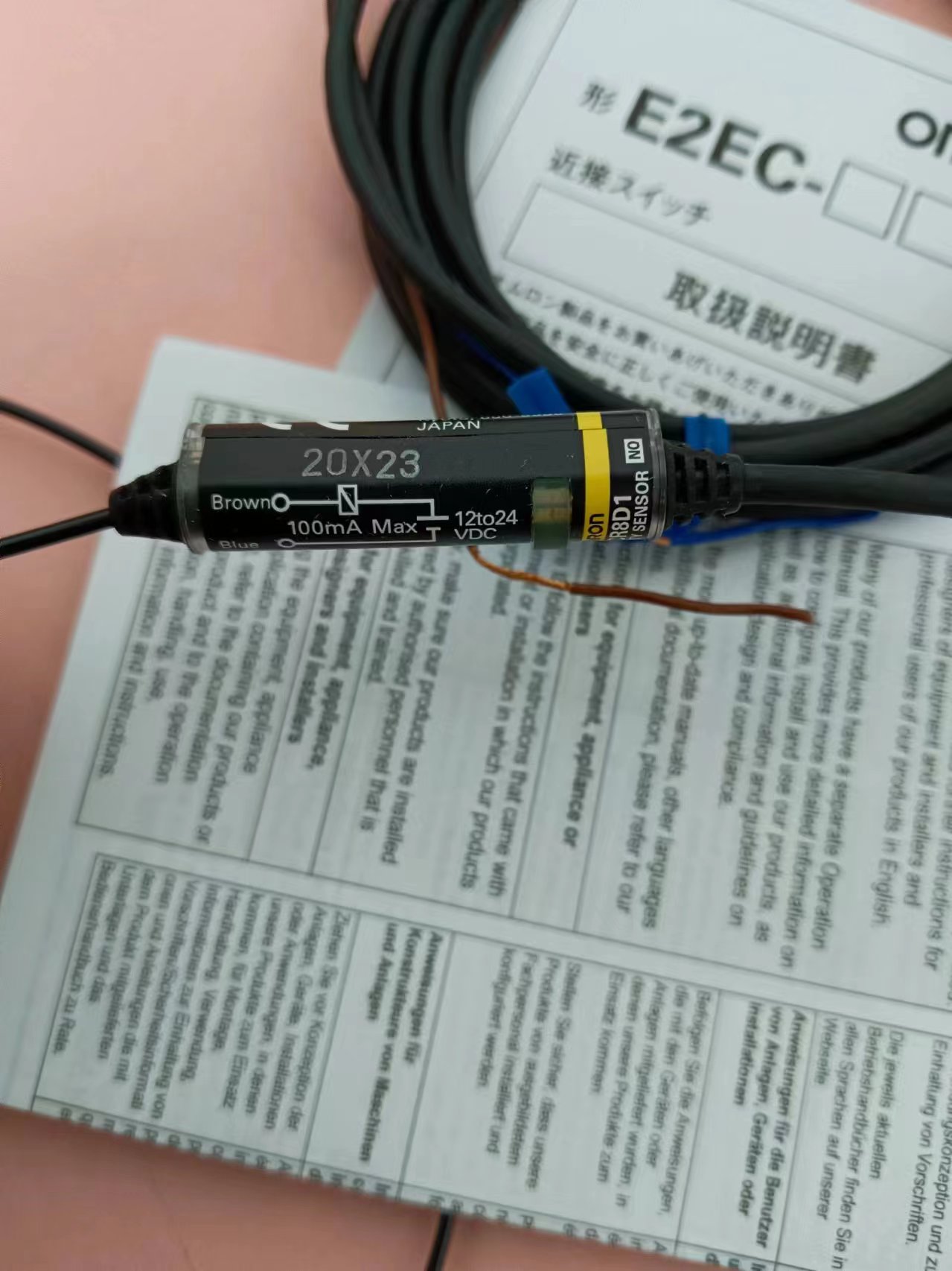 日本OMRON欧姆龙2米电缆放大器接近传感器E2EC-CR8D1用于机械行业