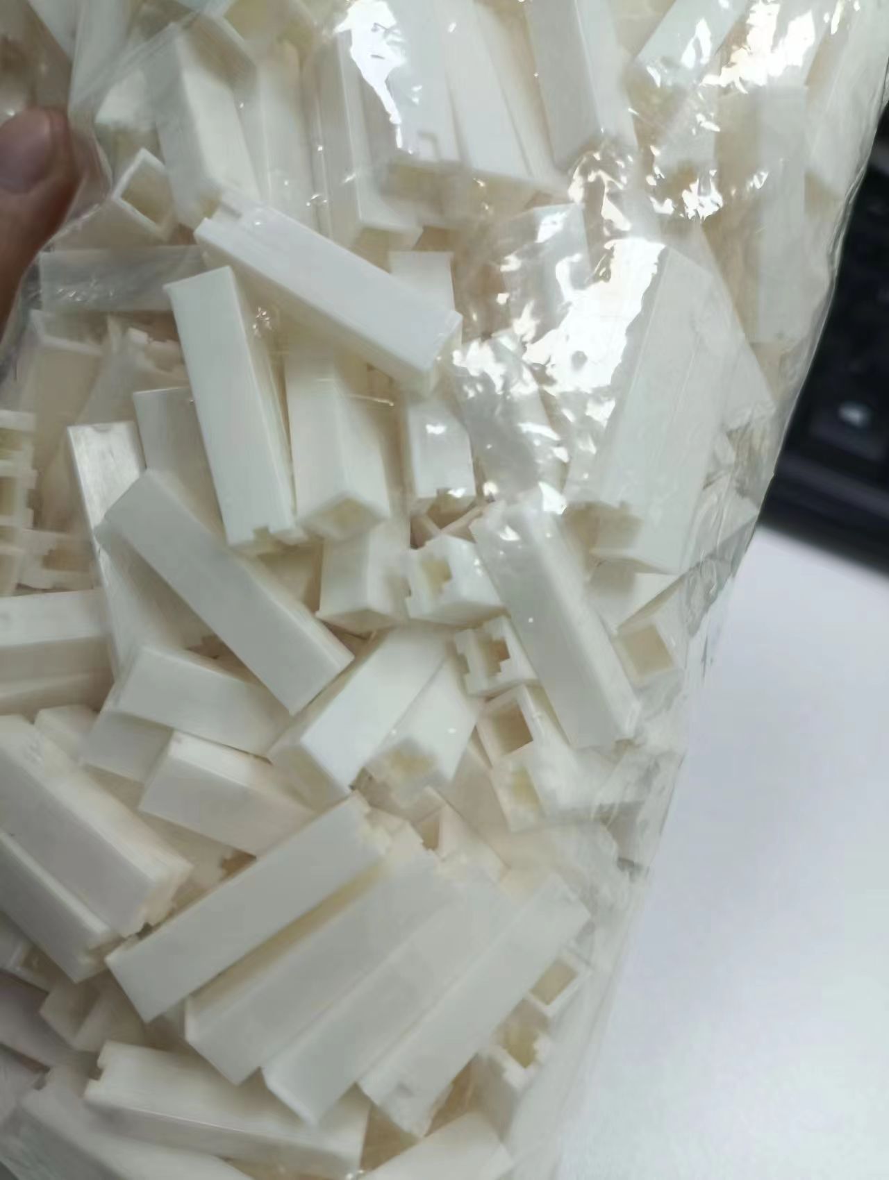 电商MRO供应链日本NICHIFU日富易锁连接器NEM 1-28-1P-V0