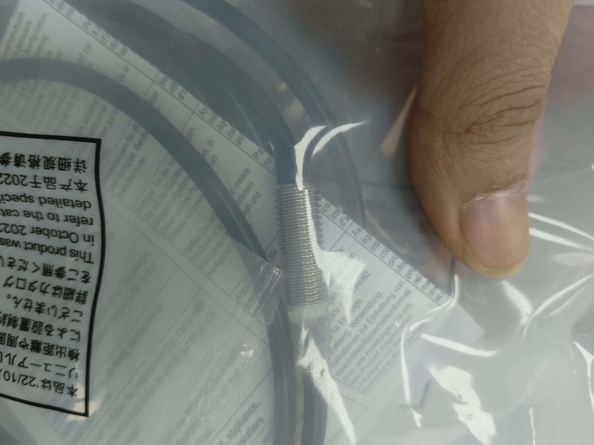 电商MRO供应链日本欧姆龙接近传感器E2E-X4MD1