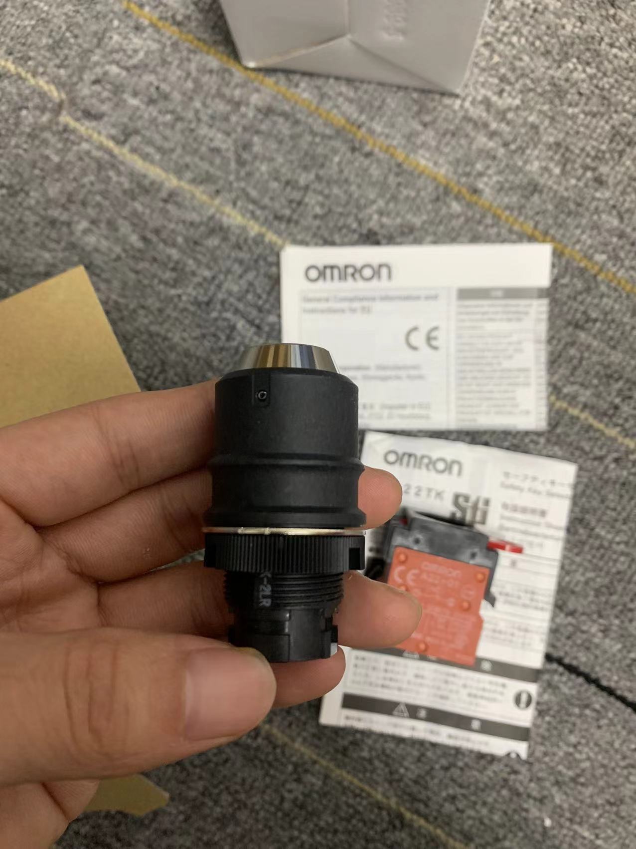 电商MRO供应日本OMRON欧姆龙安全键开关  A22TK-2LR-12-K01