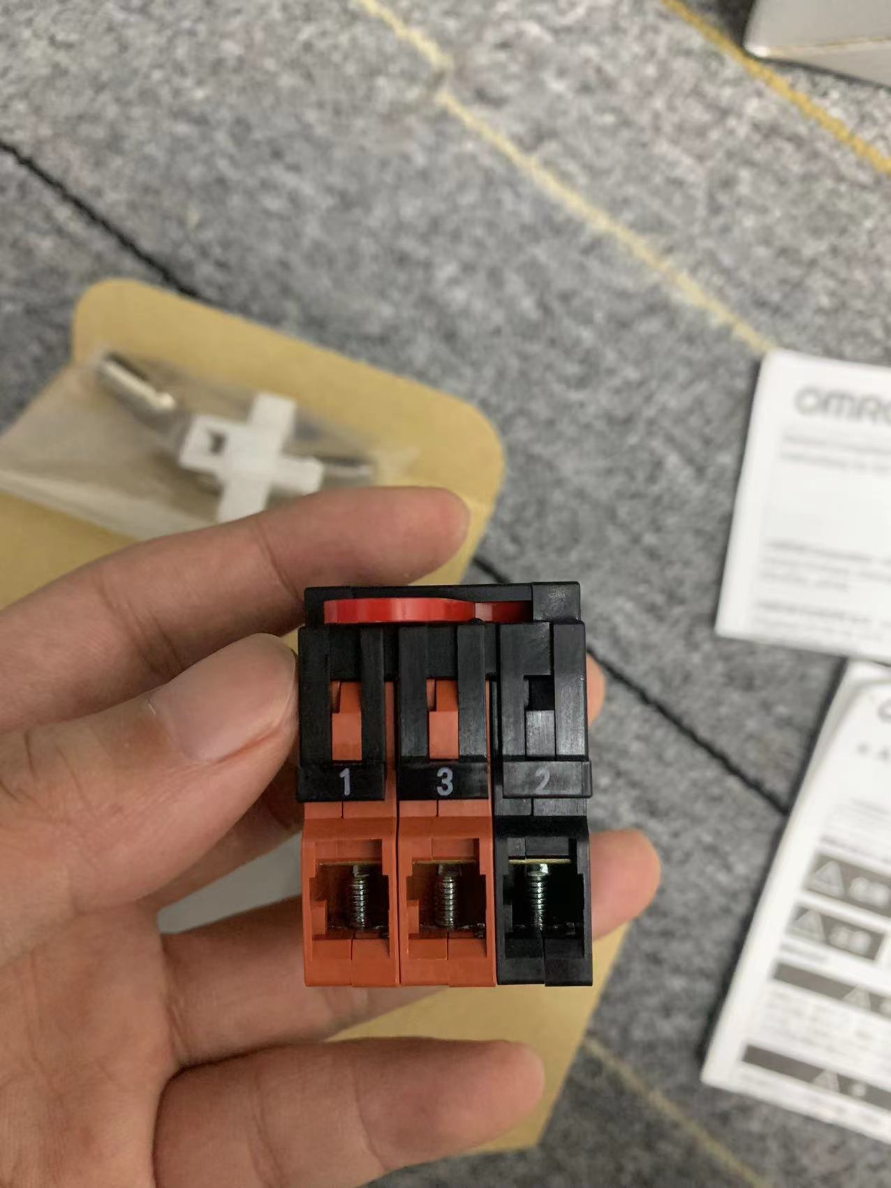 电商MRO供应日本OMRON欧姆龙安全键开关  A22TK-2LR-12-K01