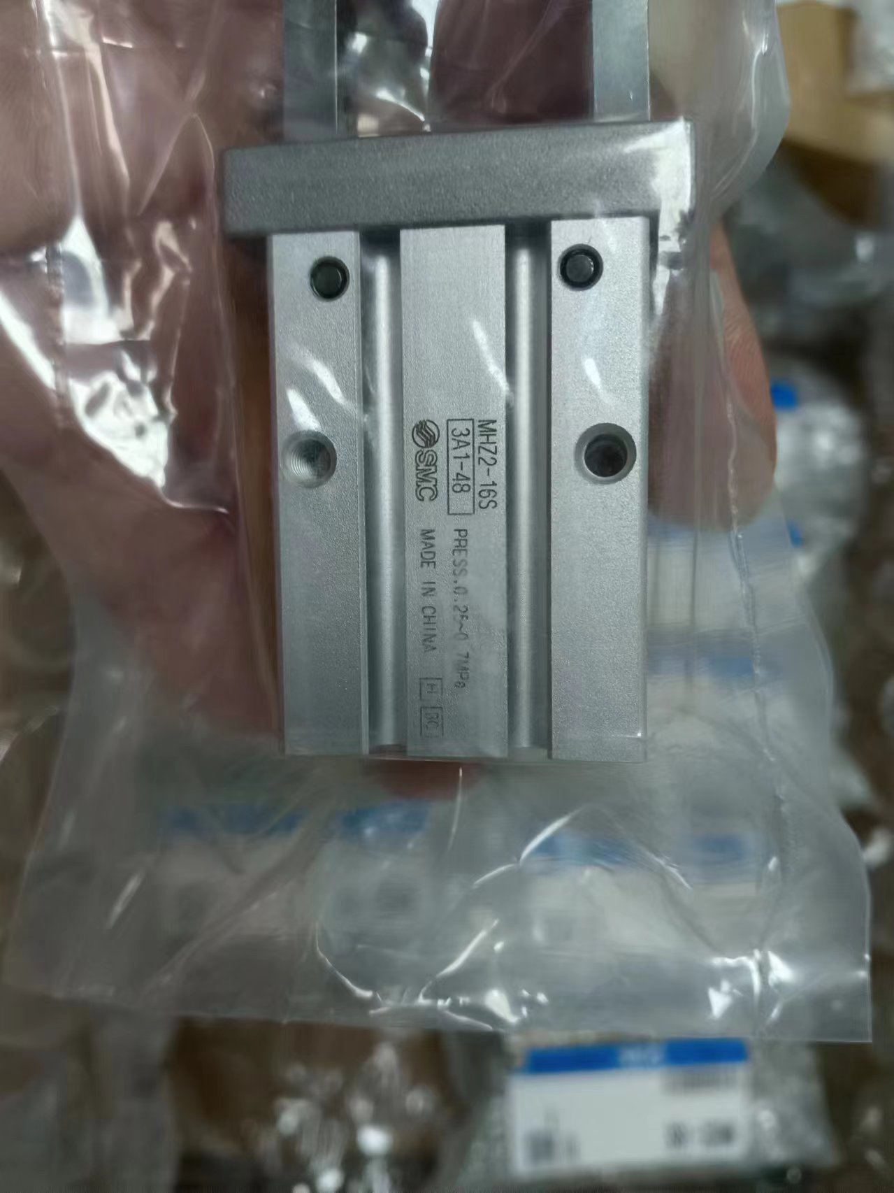 电商MRO供应链日本SMC平行气爪 MHZ2--16S