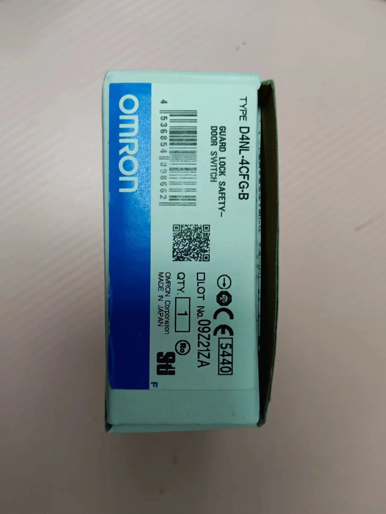 电商MRO供应链日本欧姆龙FICO安全门锁D4NL-4CFG-B