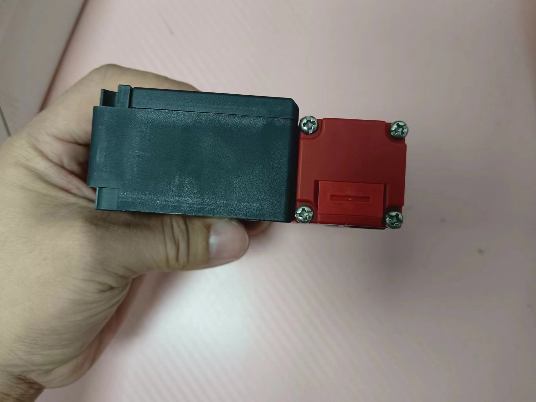 电商MRO供应链日本欧姆龙FICO安全门锁D4NL-4CFG-B