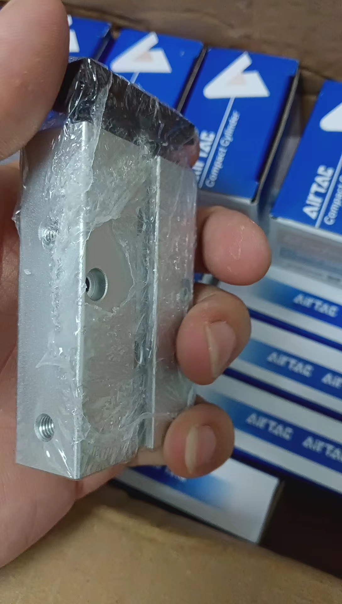 电商MRO供应链AirTAC亚德客双轴气缸TN10X20S