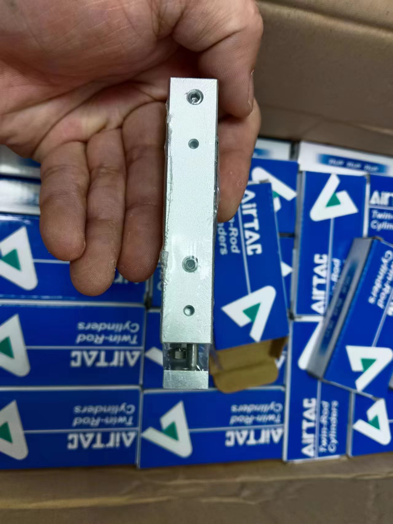 电商MRO供应链 AirTAC亚德客双联气缸TR6X40S