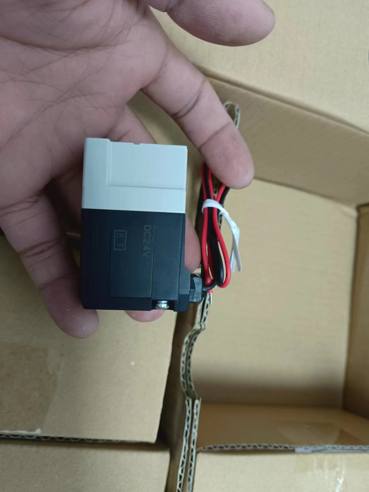 电商MRO供应链日本SMC 3通电磁阀 直动式座阀 VT307-5G1-01